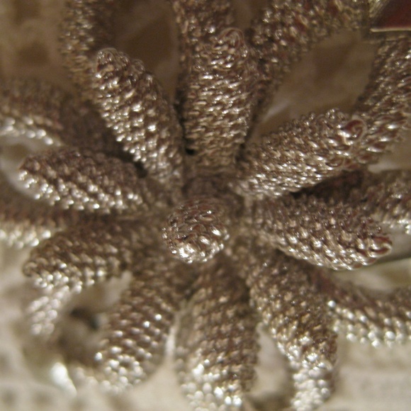 MONET FLOWER Brooch Monet SNOWFLAKE Pinecone 1980s - Picture 3 of 8